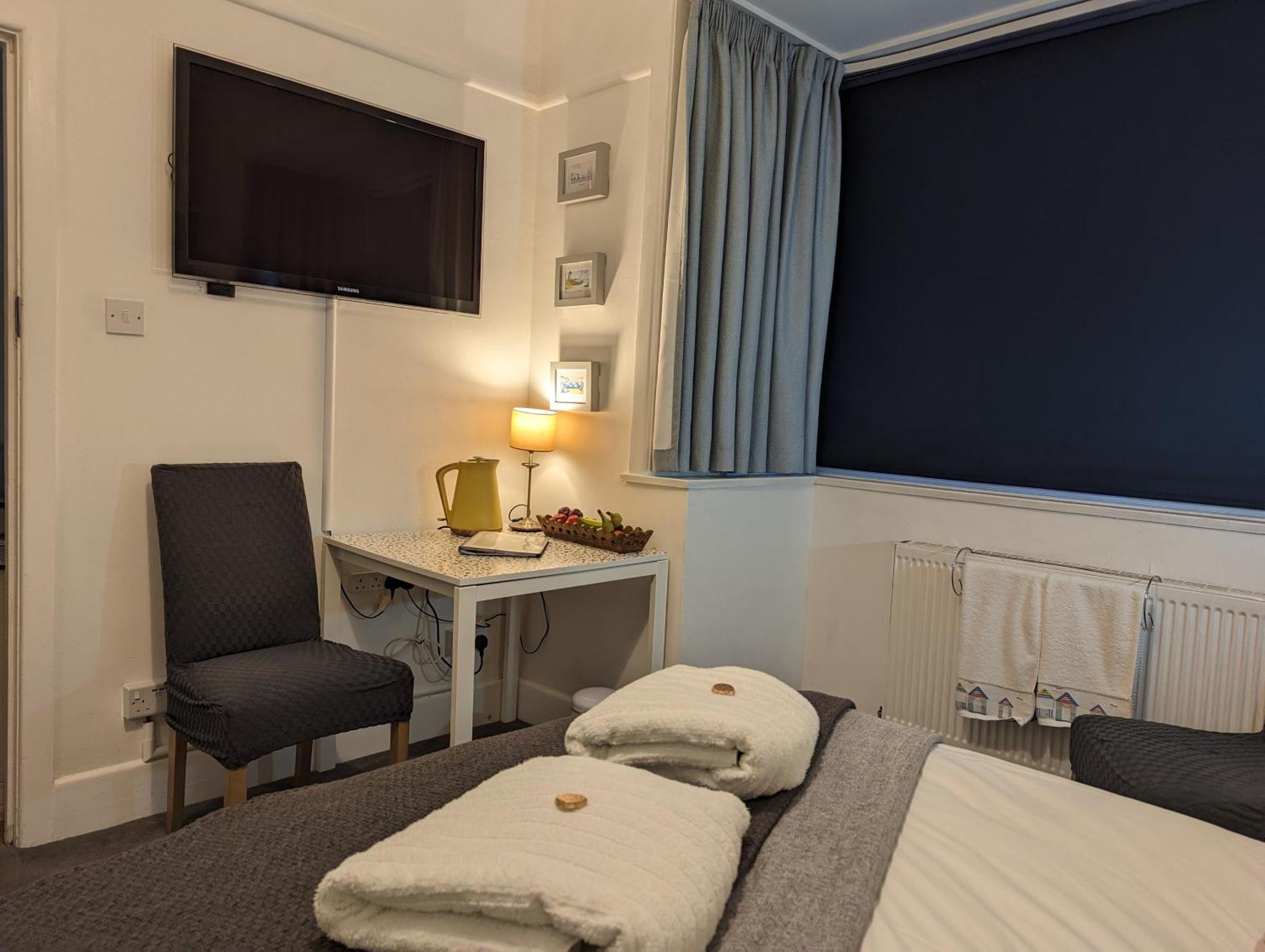 En-Suite Nook Near Forest & Sea, Super Value With Fridge, Microwave And Tv ليمنجتون المظهر الخارجي الصورة
